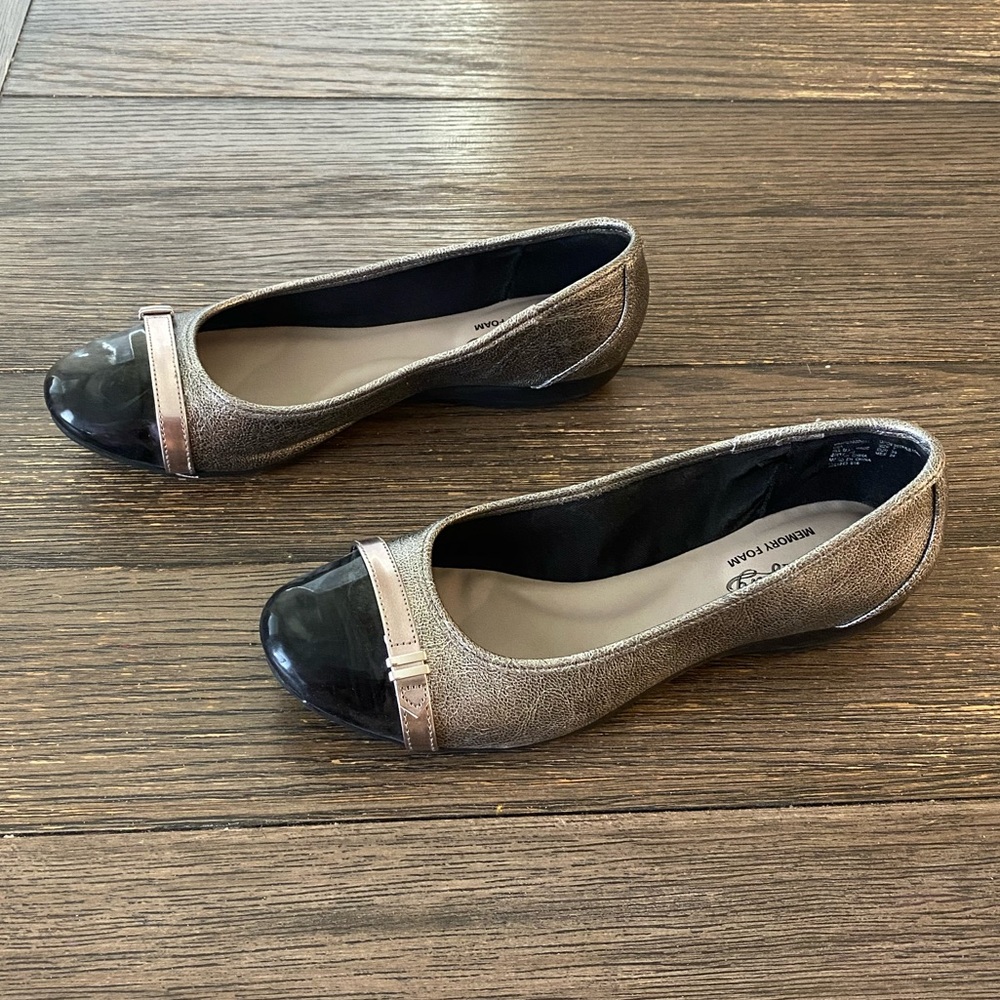 Memory Foam Ballet Flats 7 Silver Black Patent Leather Shoes Faded Glory